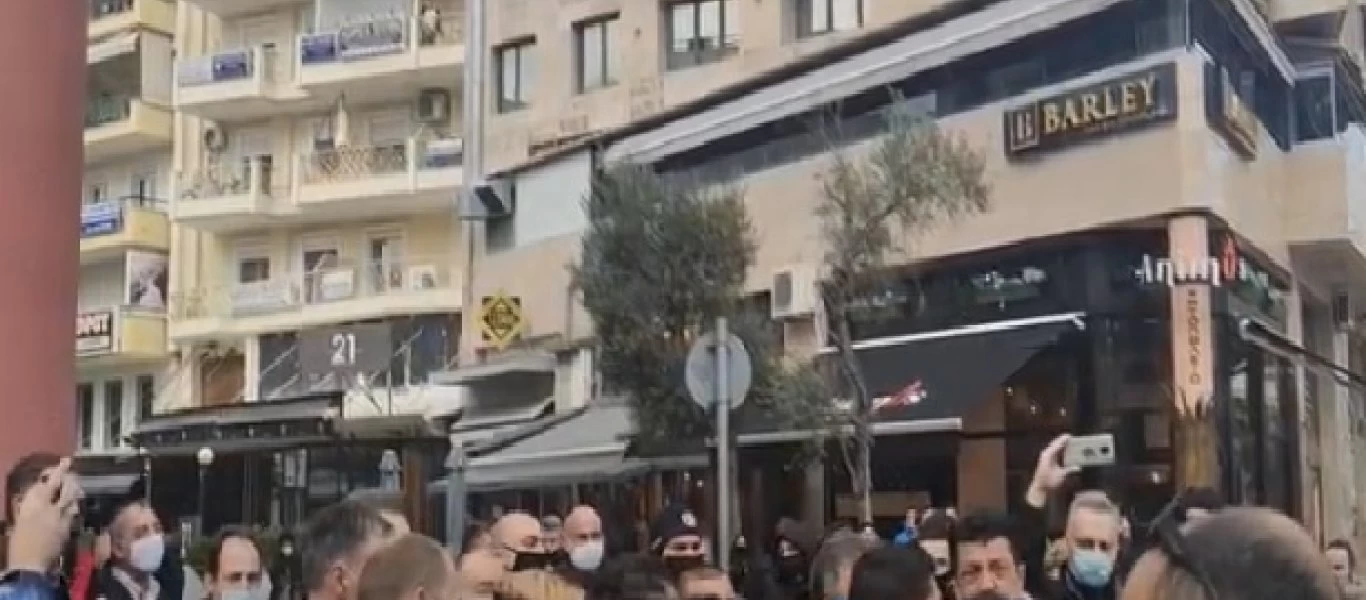 Μεγάλες οι αντιδράσεις των πολιτών στον Εύοσμο για την επιβολή του σκληρού lockdown (βίντεο)